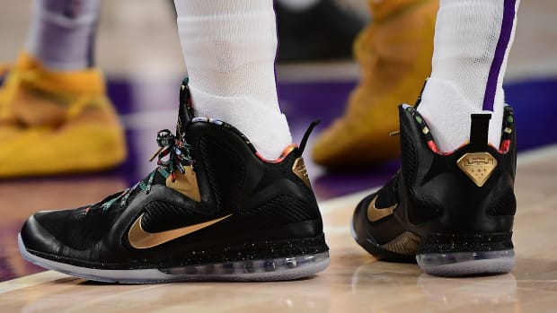 Los Angeles Lakers forward LeBron James wears the Nike LeBron 9.
